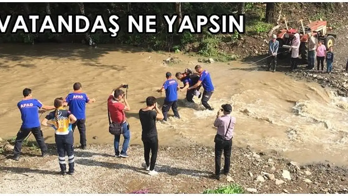 Köprü yıkıldı, vatandaşların ulaşımı yok