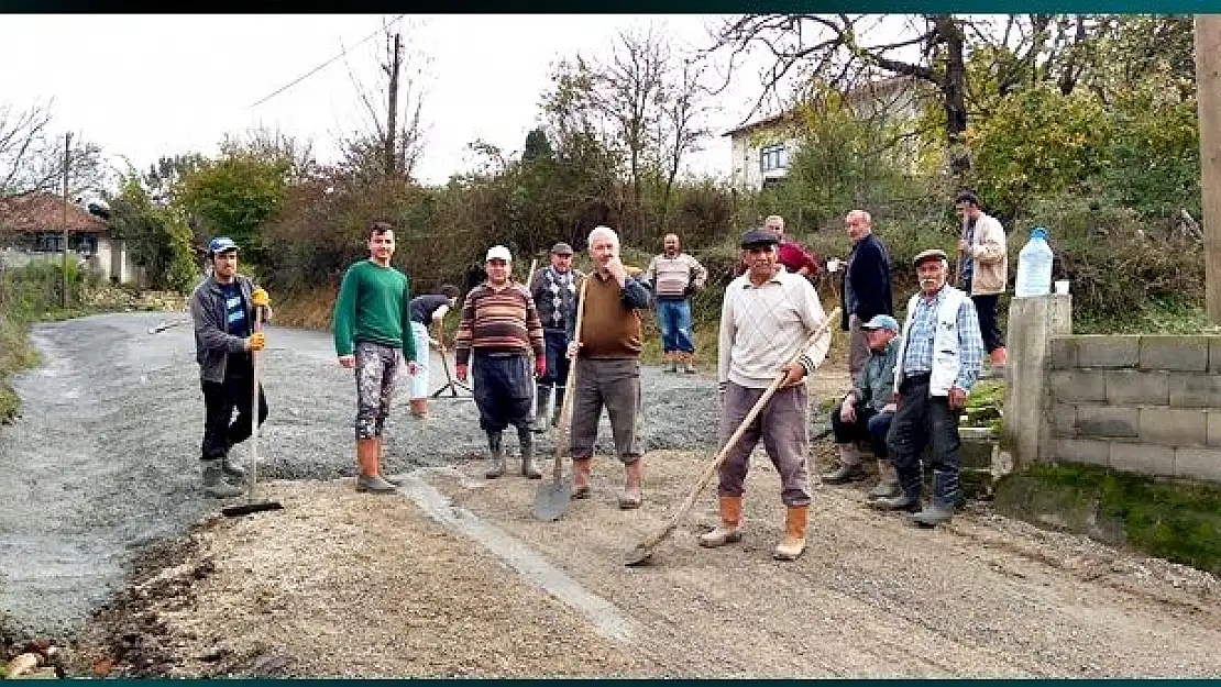 Köylüler imece usulü beton döktüler