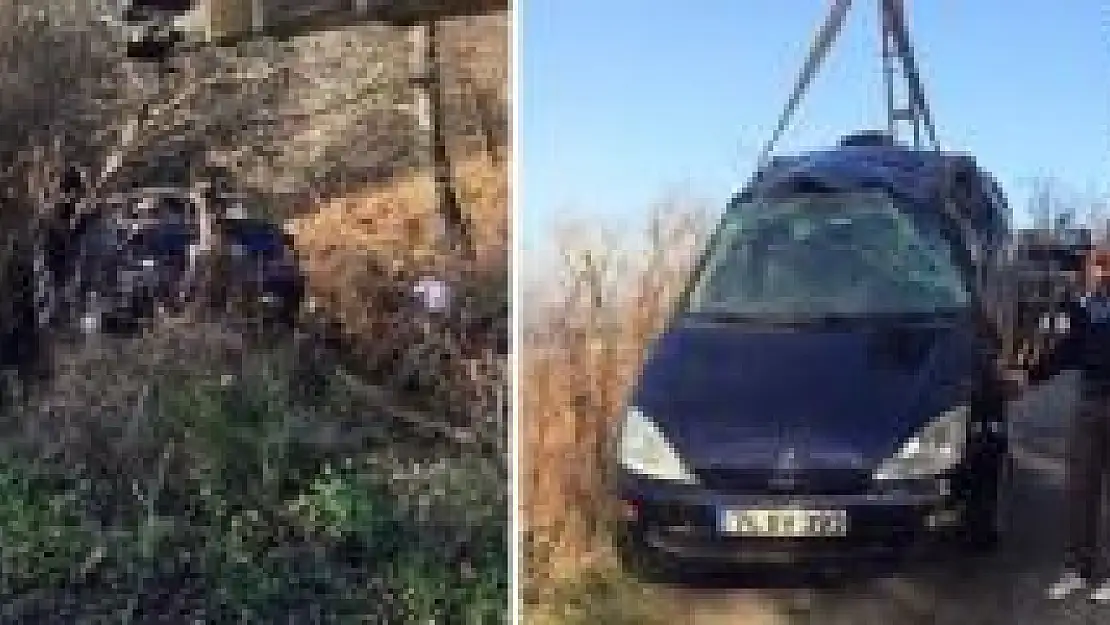 Kozcağız'da Otomobil dereye uçtu