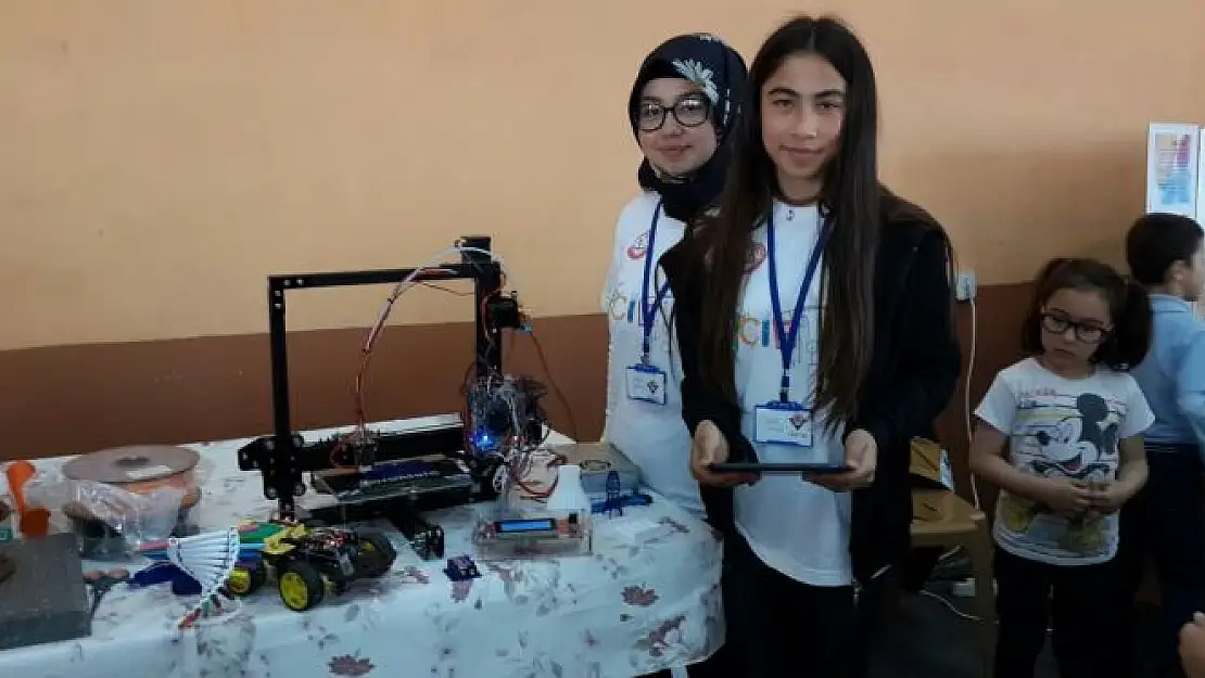 Kozcağız Orta Okulunda Tübitak Fuarı