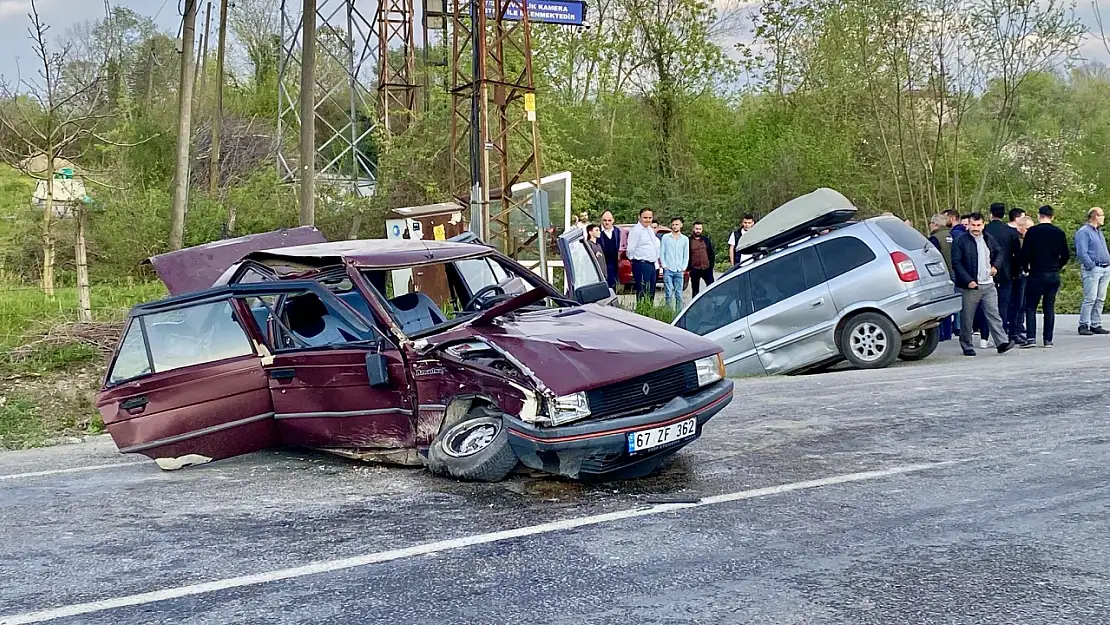 Kozcağız yolunda iki araç çarpıştı