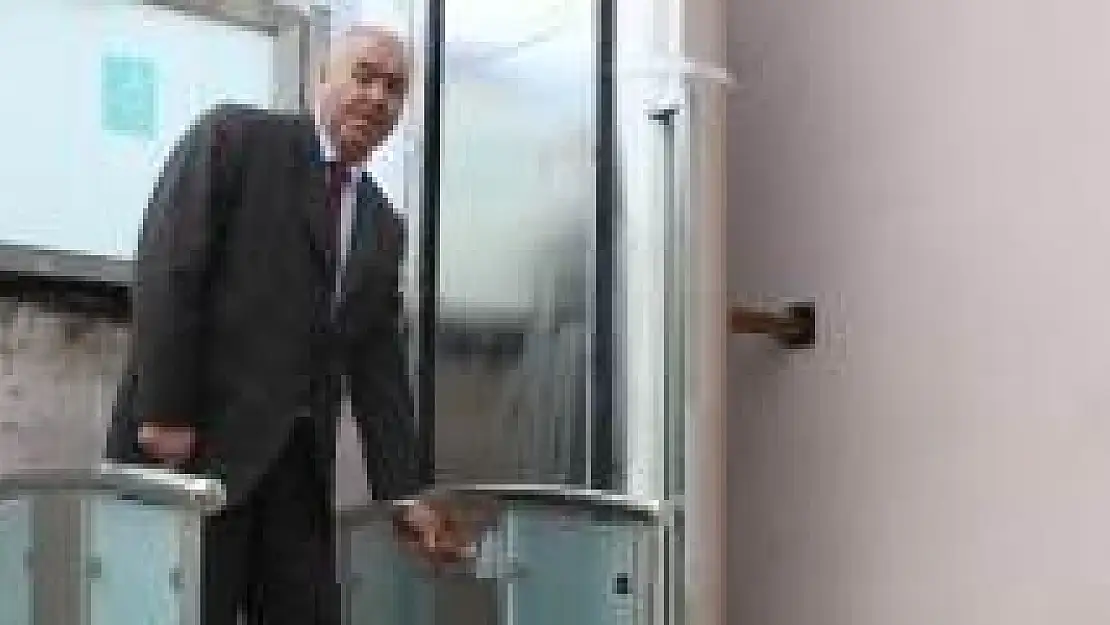 Kültür Merkezine engelli asansörü yapıldı