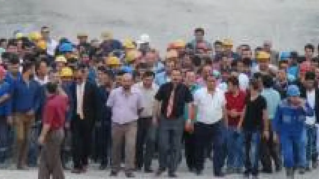 Madenciler Çift asgari ücret için eylemde