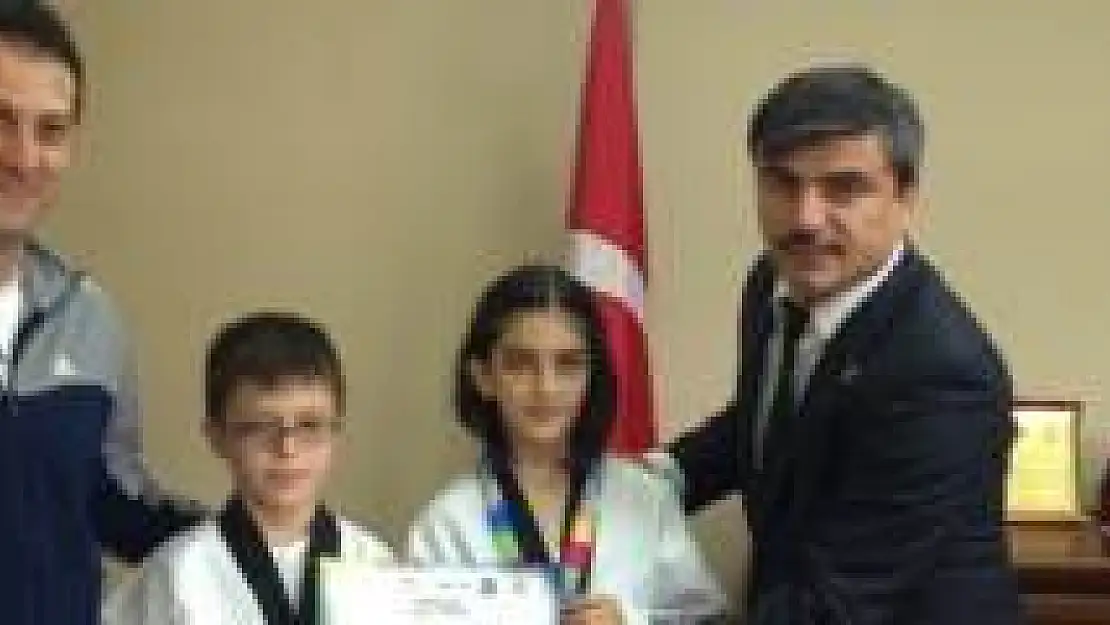 Minik Taekwondoculardan Özdemir'e Ziyaret