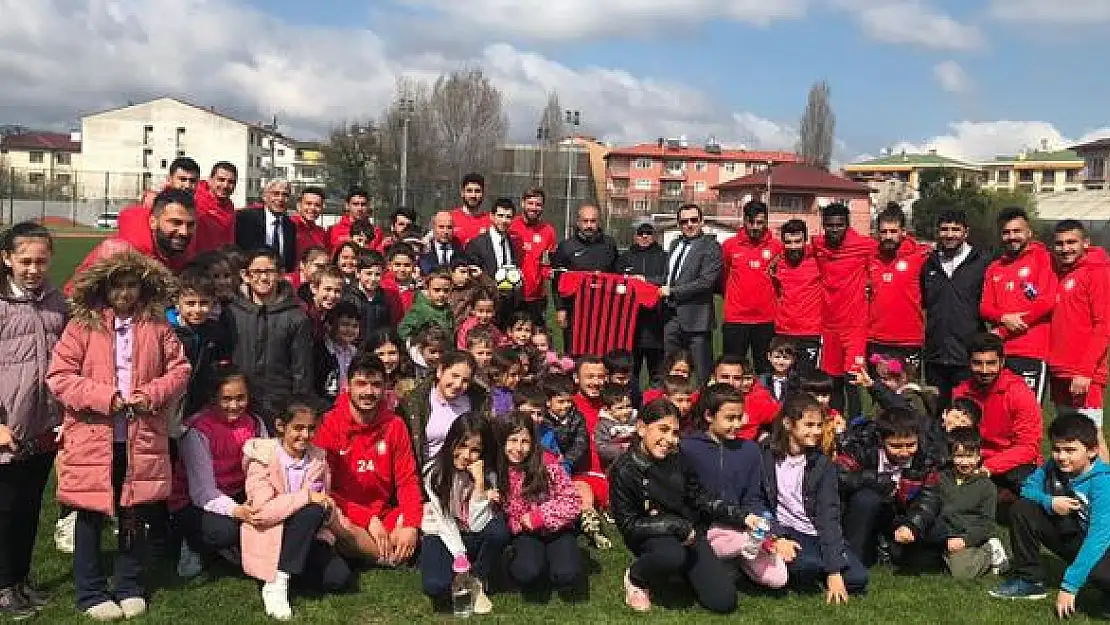 Öğrencilerden Bartın Spor'a ziyaret