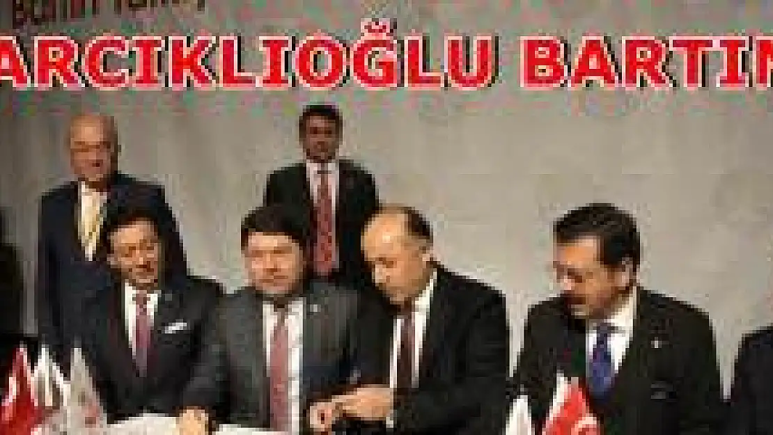 Okul protokolü imzalandı, rekortmenler ödüllendirildi