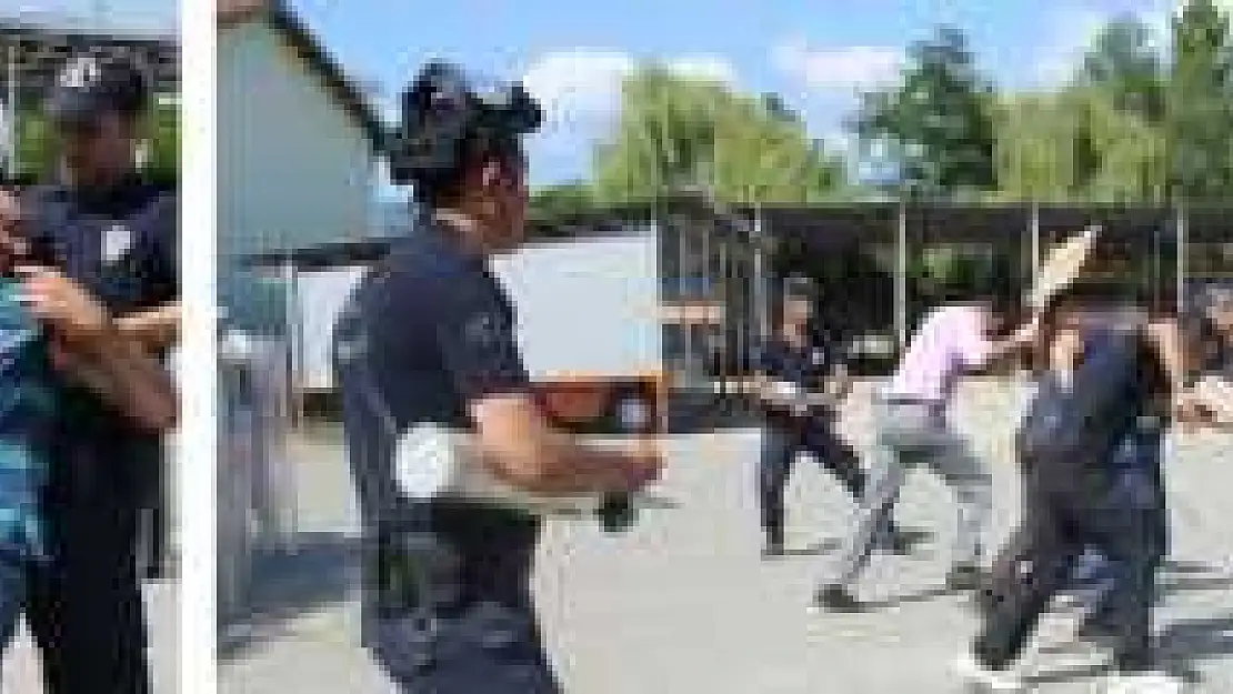 ORTALIK KARIŞTI, POLİS MÜDAHALE ETTİ