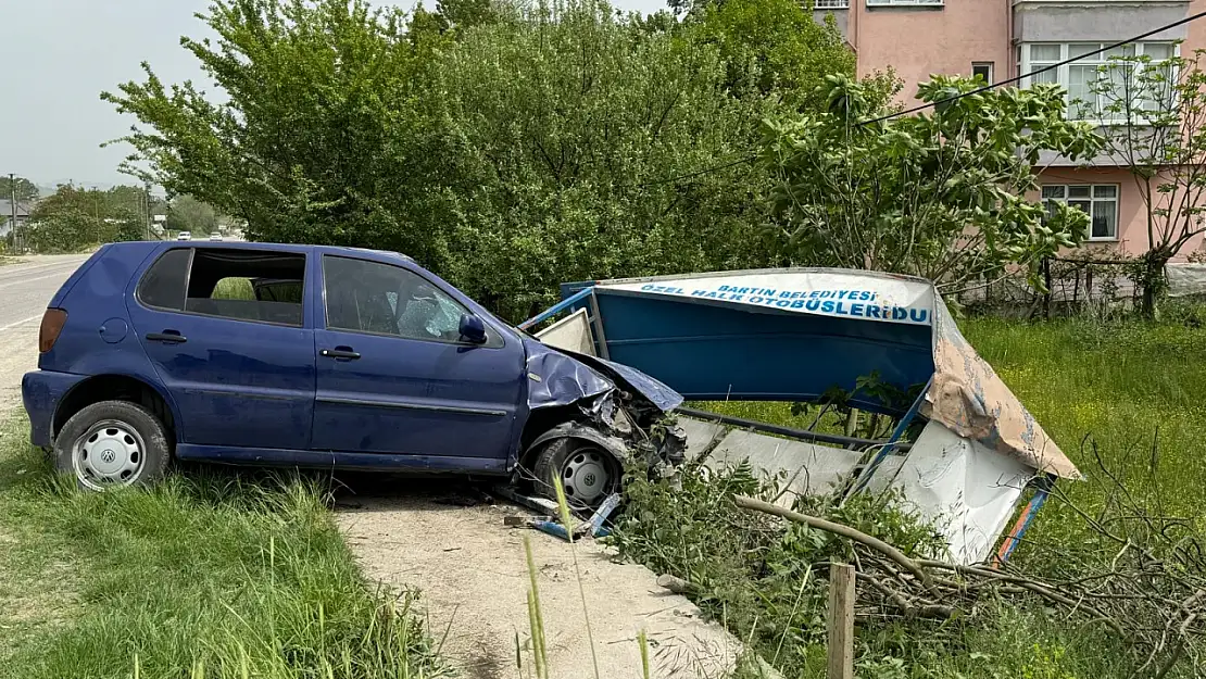 Otobüs bekleme durağına daldı