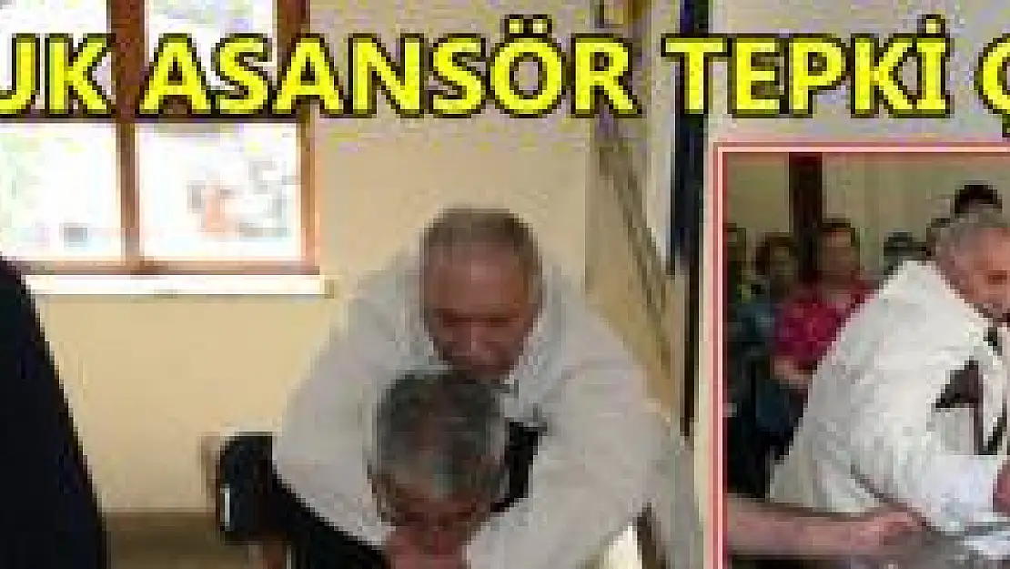 Oy kullanmaya oğlunun sırtında gitti