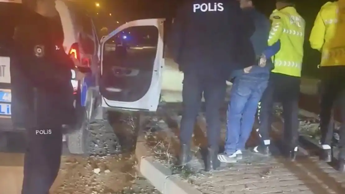 Polis ekiplerini peşine taktı