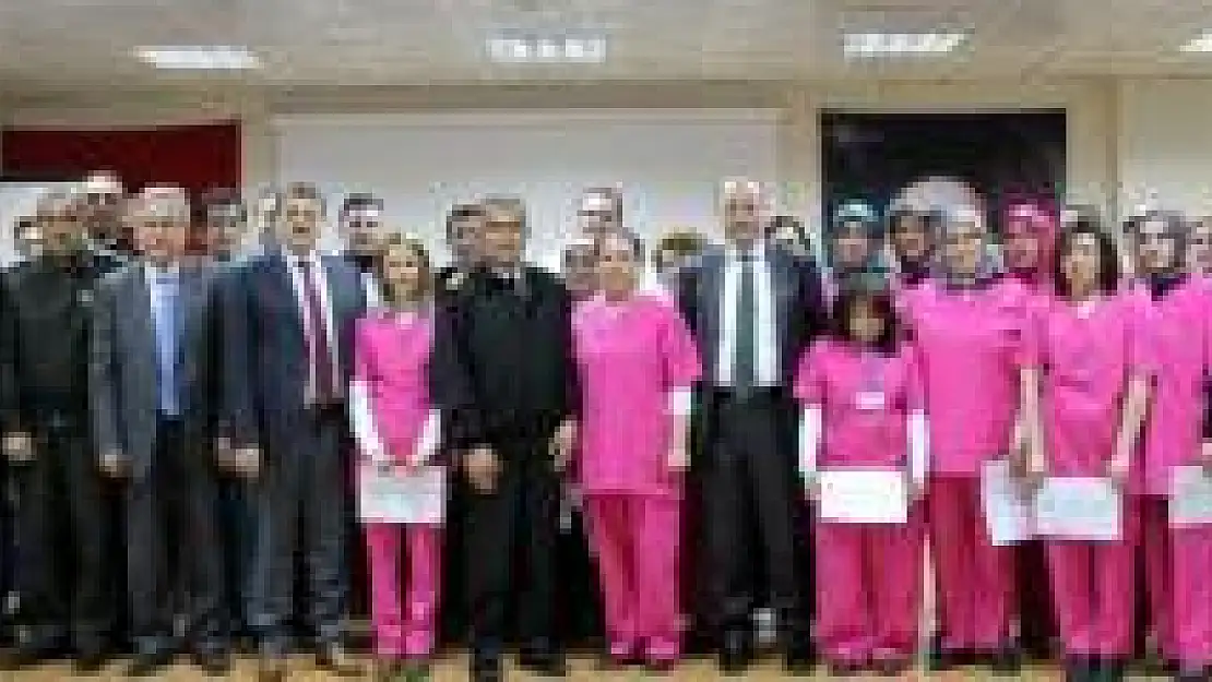 Refakatçiler sertifikalarını aldı