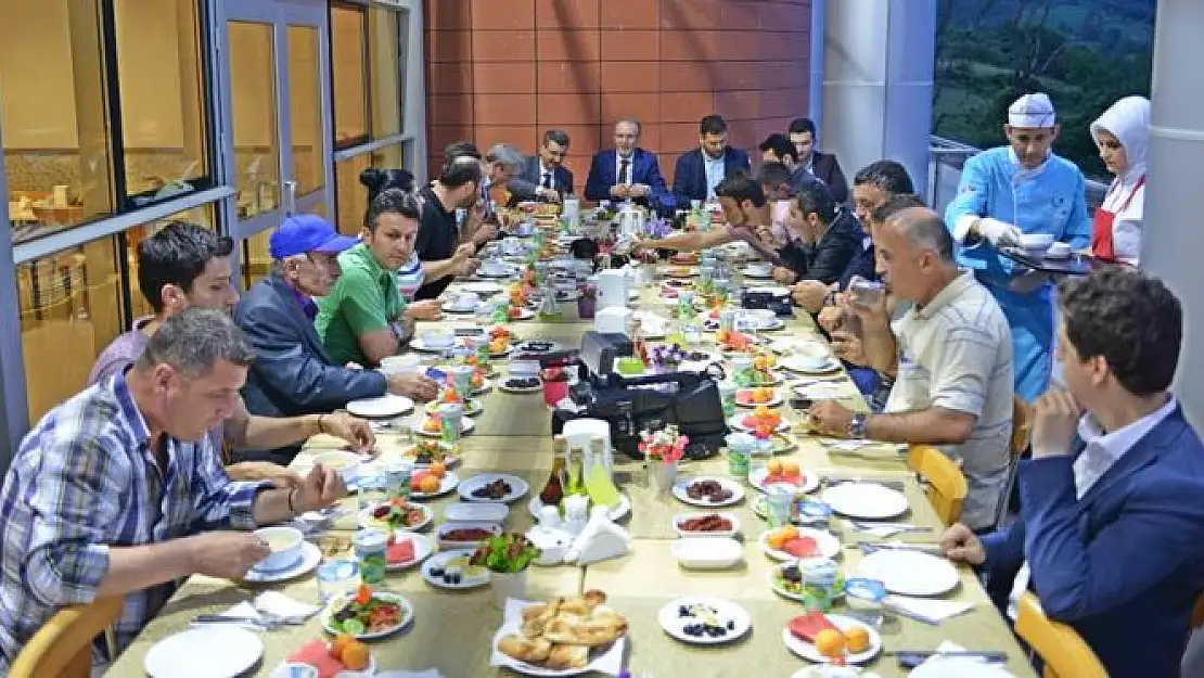 Rektör Uzun, basın mensuplarıyla iftarda buluştu