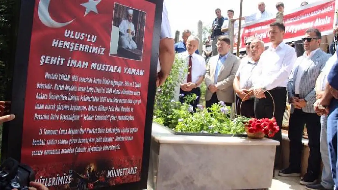 Şehit İmam kabri başında anıldı