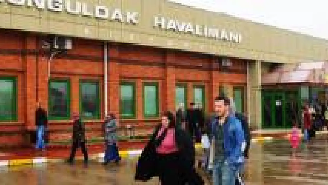 Sezonun ilk uçağı havalimanına iniş yapamadı