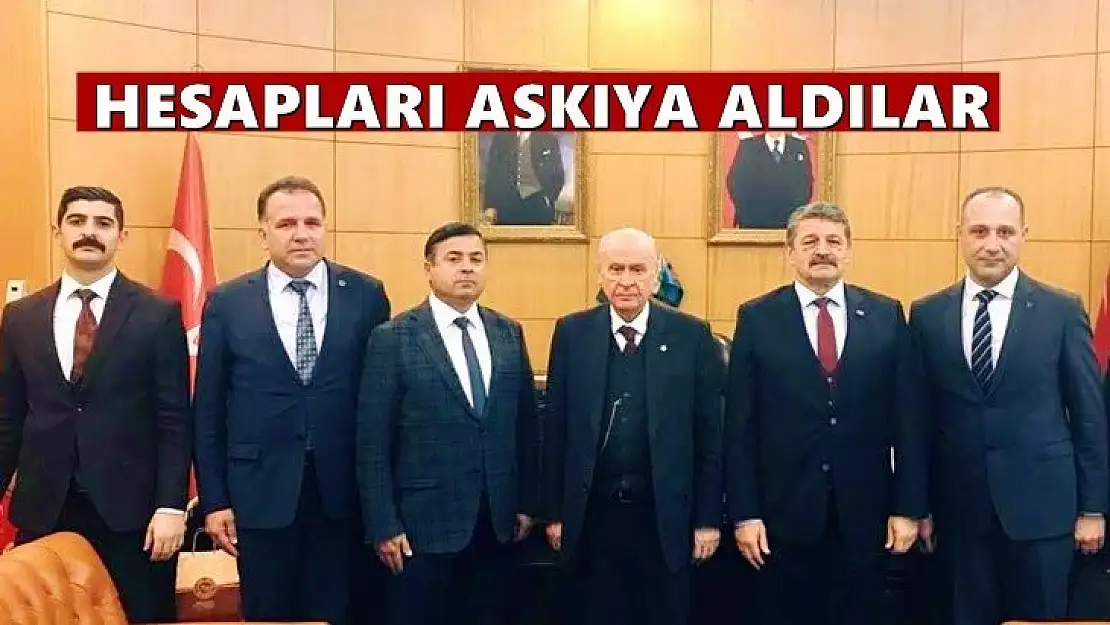 Sosyal medya hesaplarını askıya aldılar