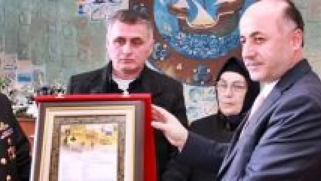 Uğur Akyer'in Şehitlik Beratı Ailesine Verildi 