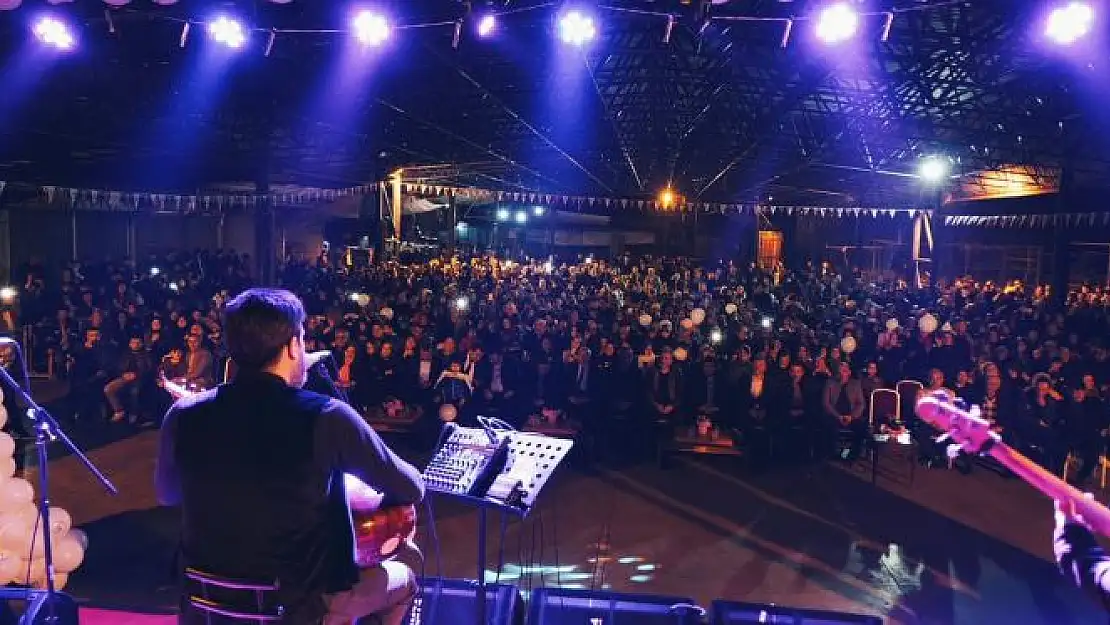 Uğur Işılak Kozcağız'da unutulmaz bir gece yaşattı