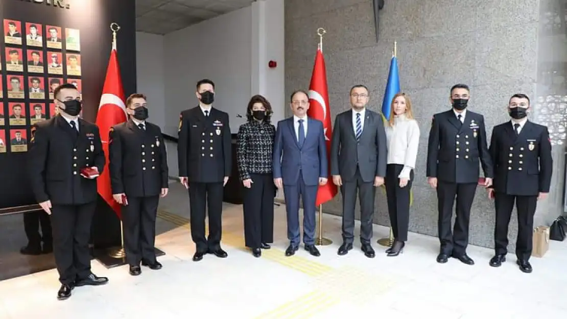 Ukrayna'dan kurtarma ekibine madalya