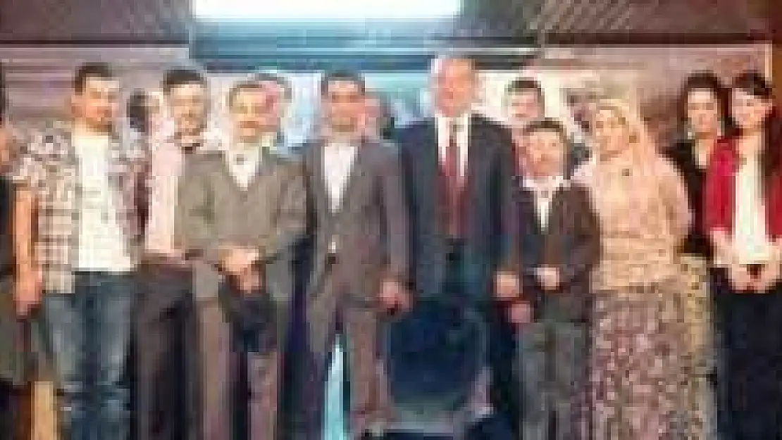 ULUS TİYATROSUNA İZLEYİCİLERDEN TAM NOT 