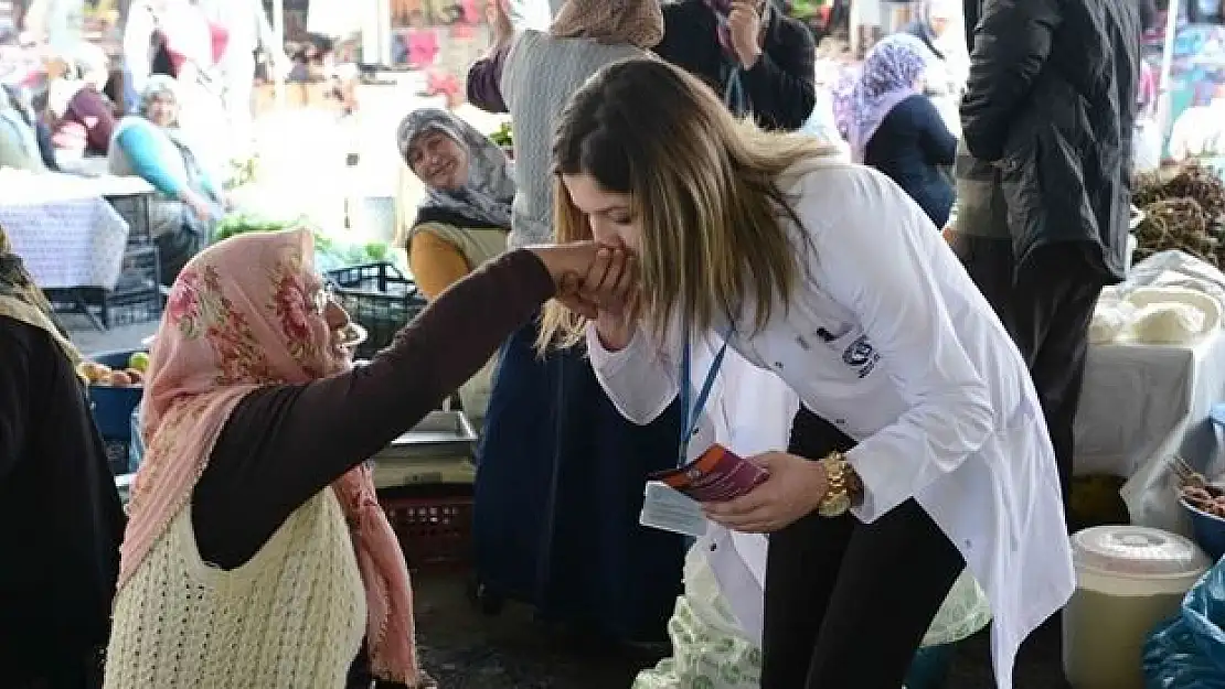 Üniversitesi Öğrencileri 'Galla Pazarında' 