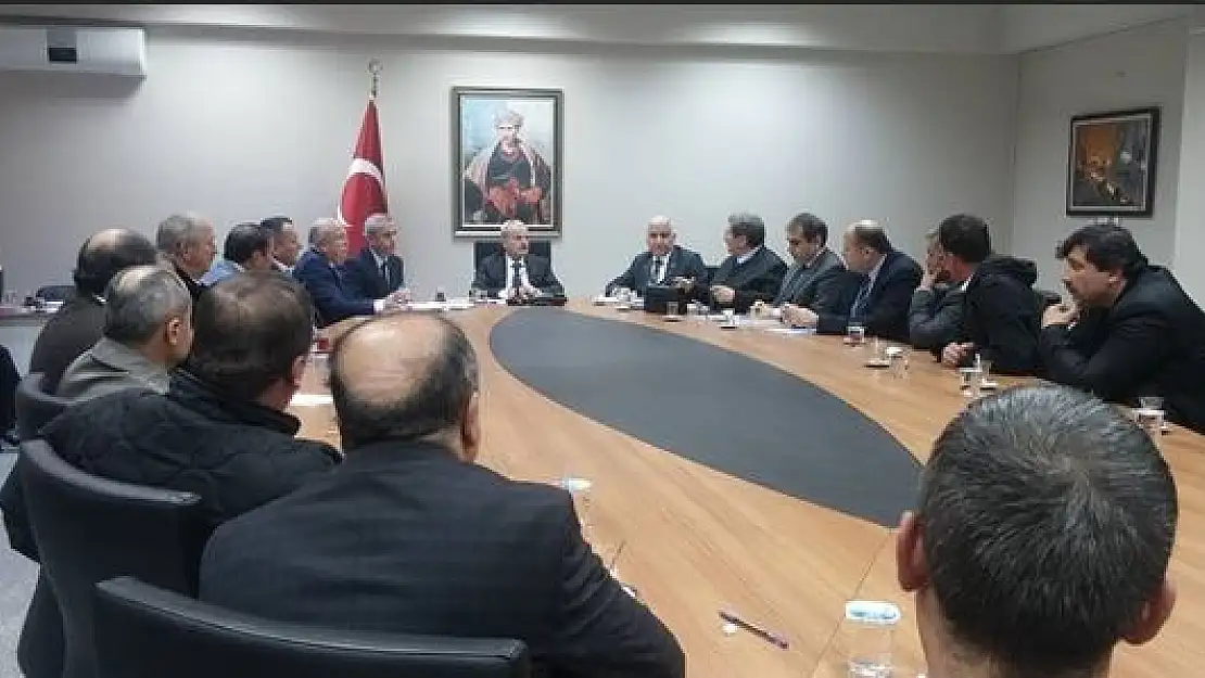 Vali Dirim Muhtarları dinledi