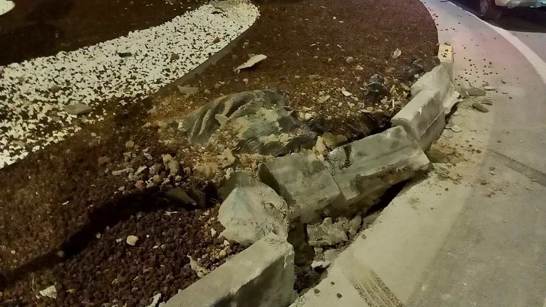 Valilik önündeki kavşakta yine kaza