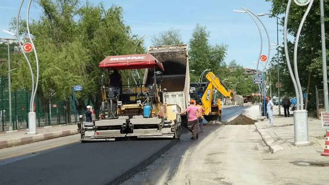 Yalı'da sıcak asfalt çalışması tam gaz sürüyor