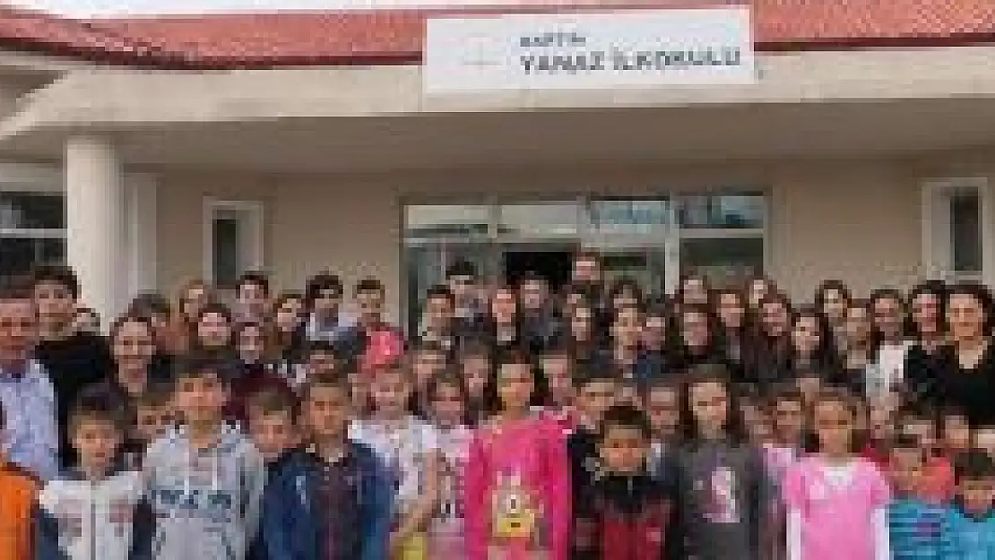 Yanaz İlkokuluna kitap desteği