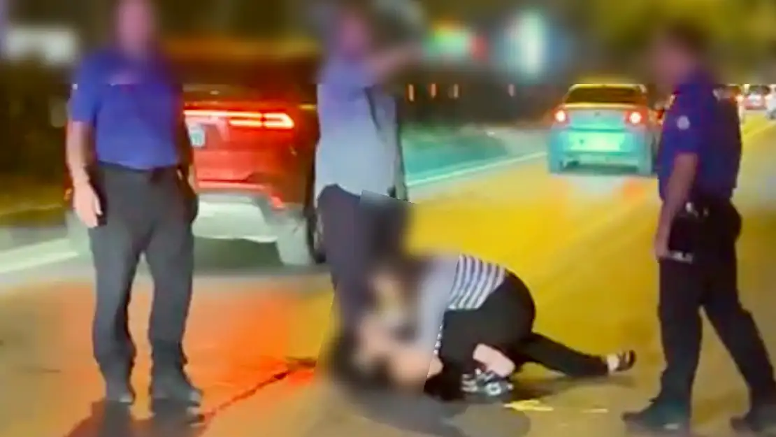 Yol ortasındaki kadın trafiği felç etti