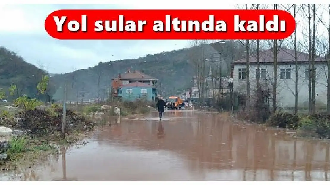 Yol sular altında kaldı