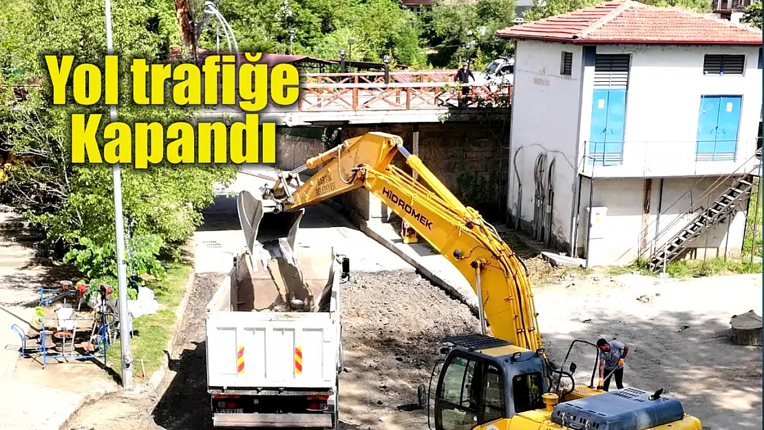 Yol trafiğe kapandı, asfalt çalışması başladı
