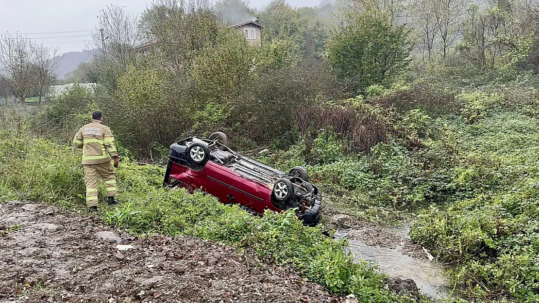 Yoldan çıkıp şarampole yuvarlandı