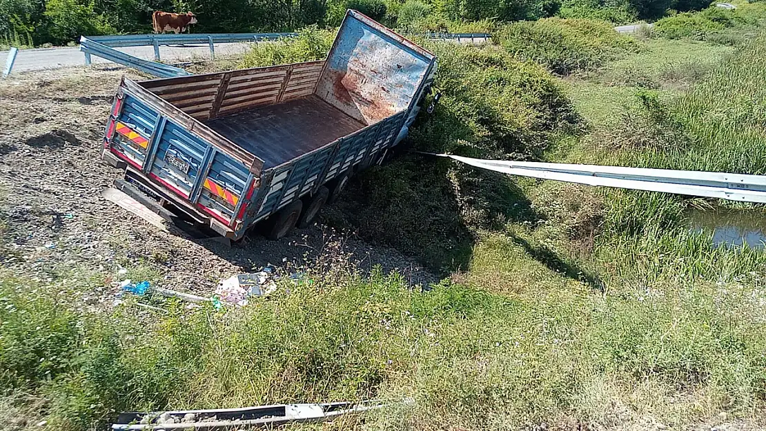 Yoldan Çıktı, şarampole devrildi