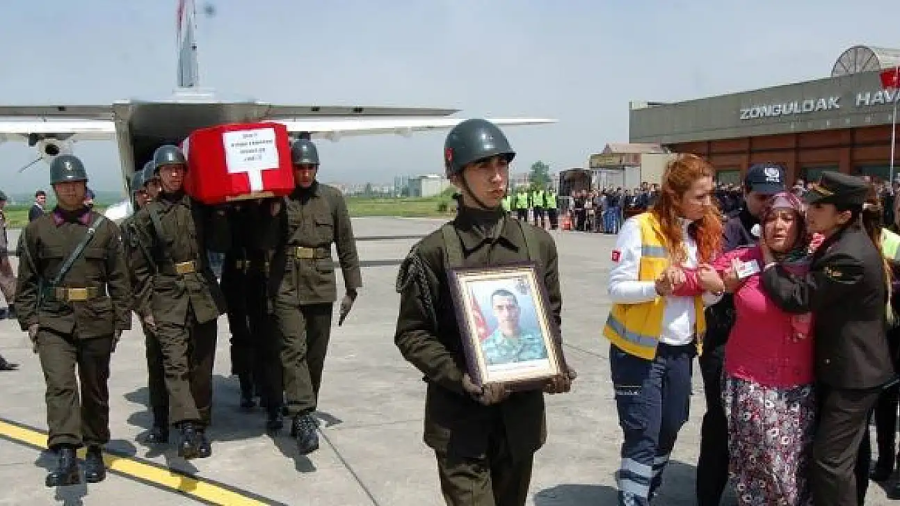 Kozcağızlı Şehit Havaalanında karşılandı