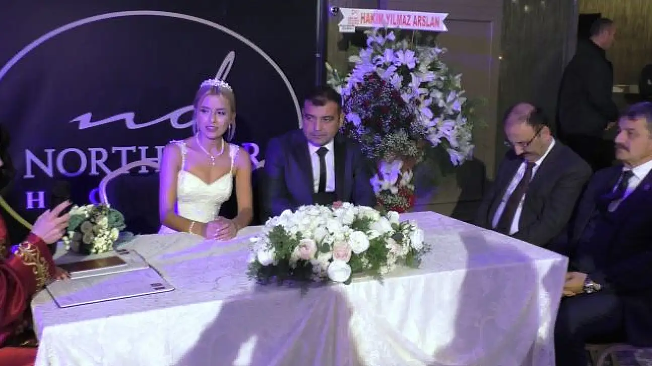 Protokol bu düğünde buluştu