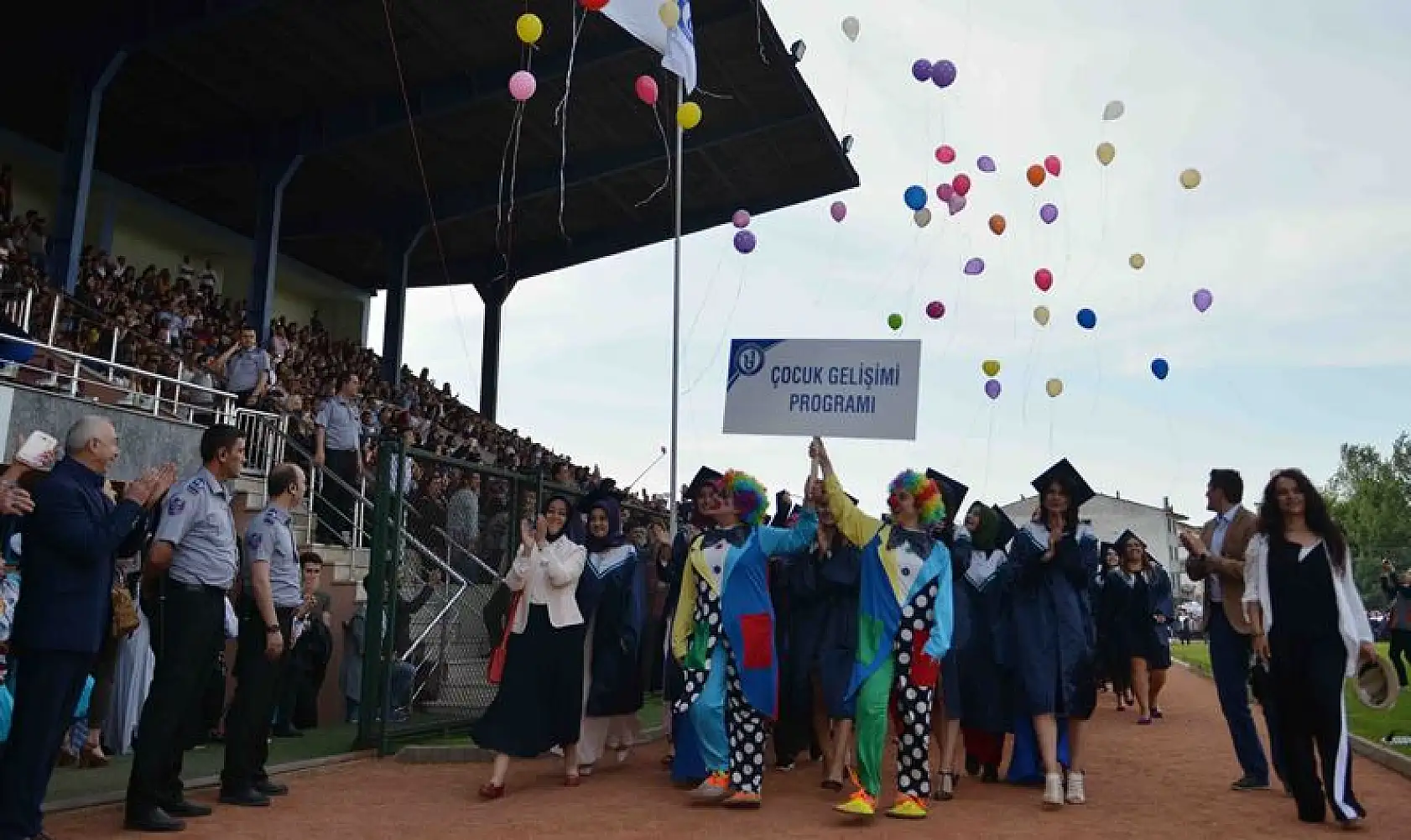 Bartın Üniversitesinde 9.mezuniyet coşkusu