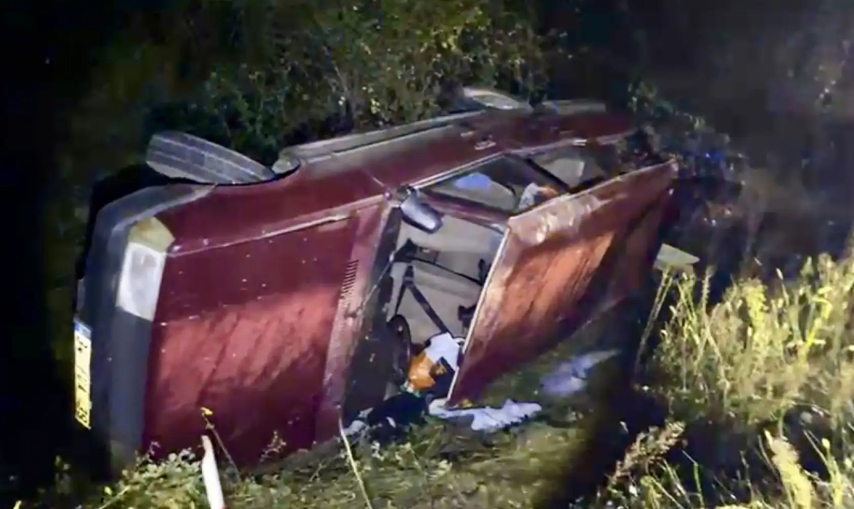 Otomobil Kanala yuvarlandı