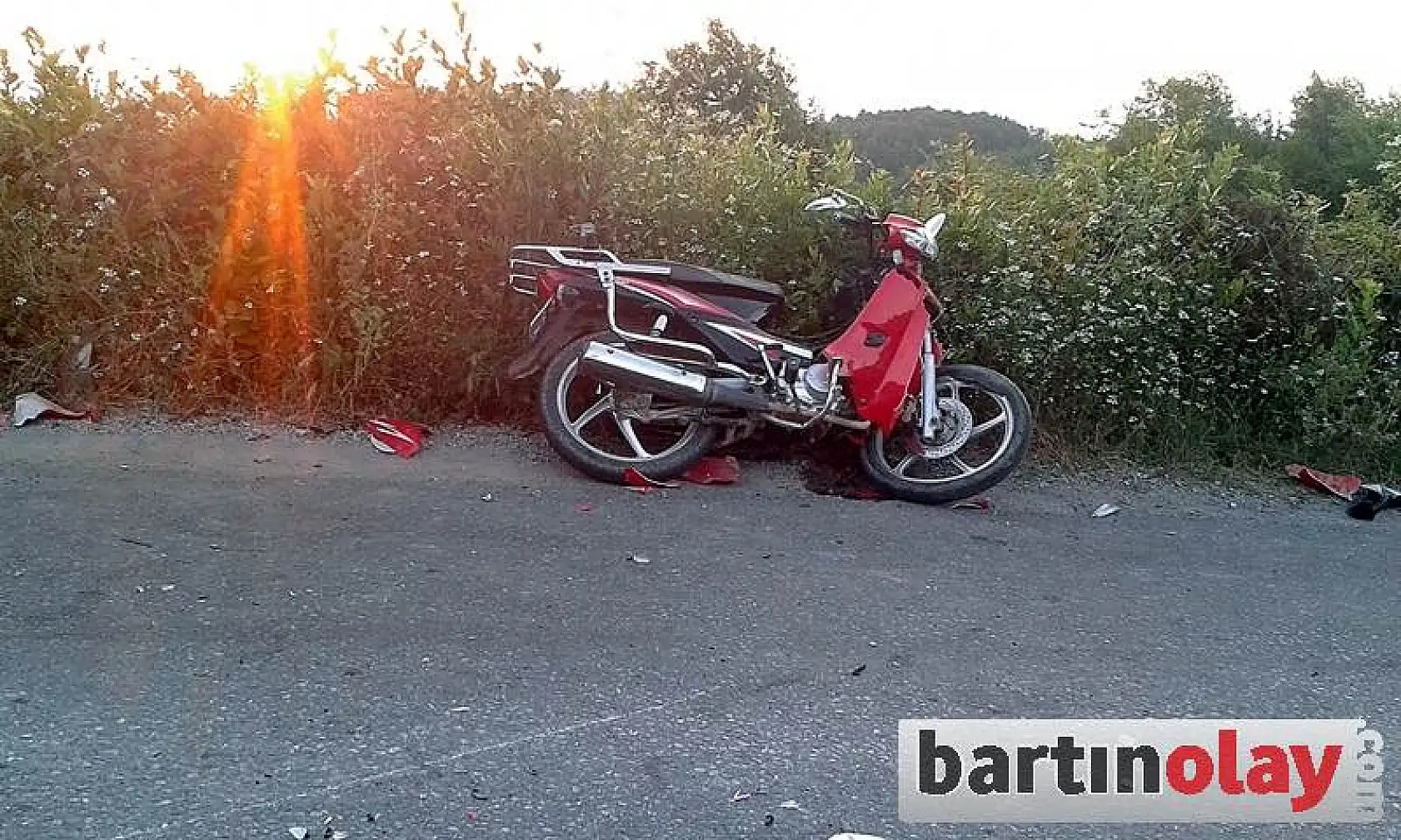 Motosiklet İle Otomobil Çarpıştı