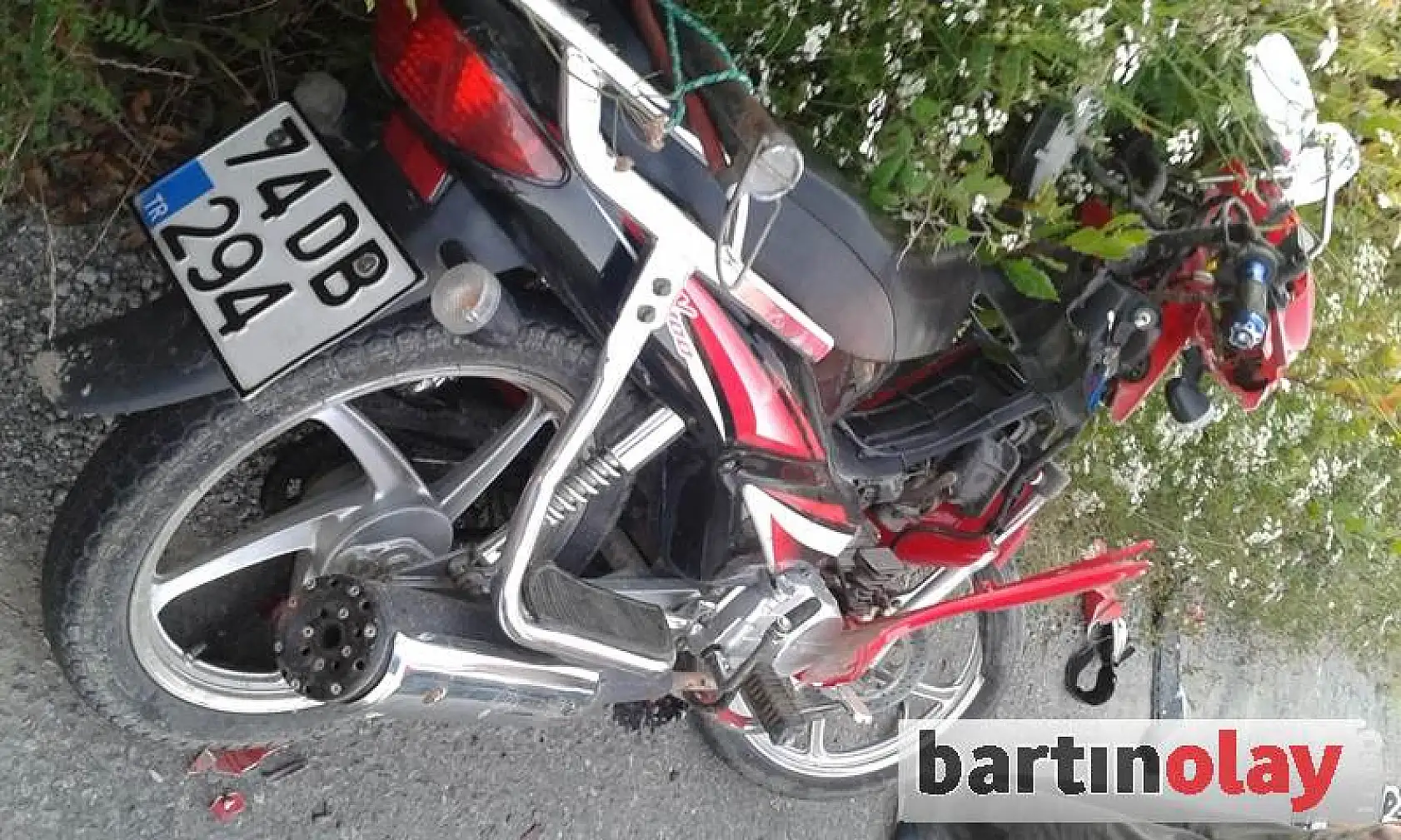 Motosiklet İle Otomobil Çarpıştı