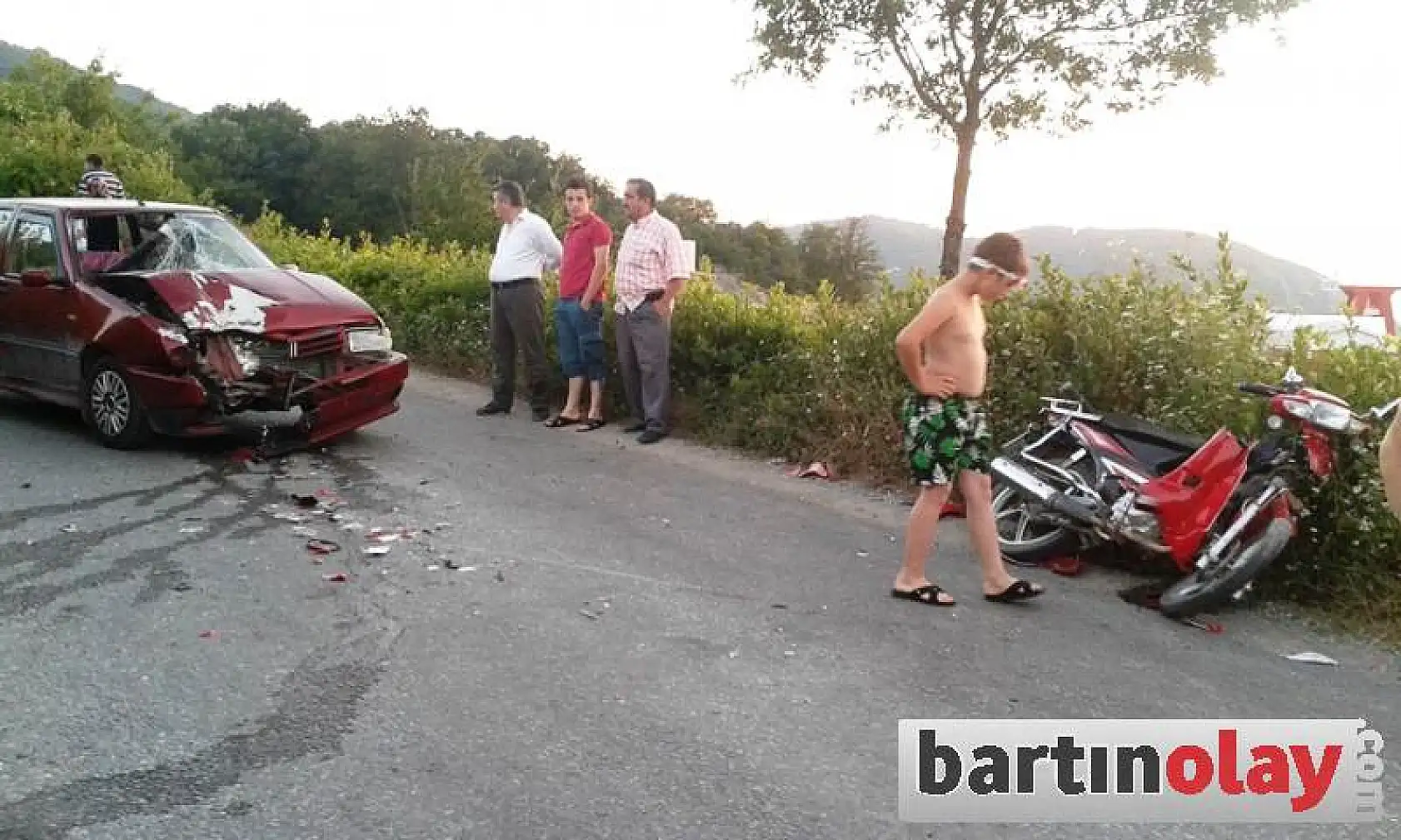 Motosiklet İle Otomobil Çarpıştı