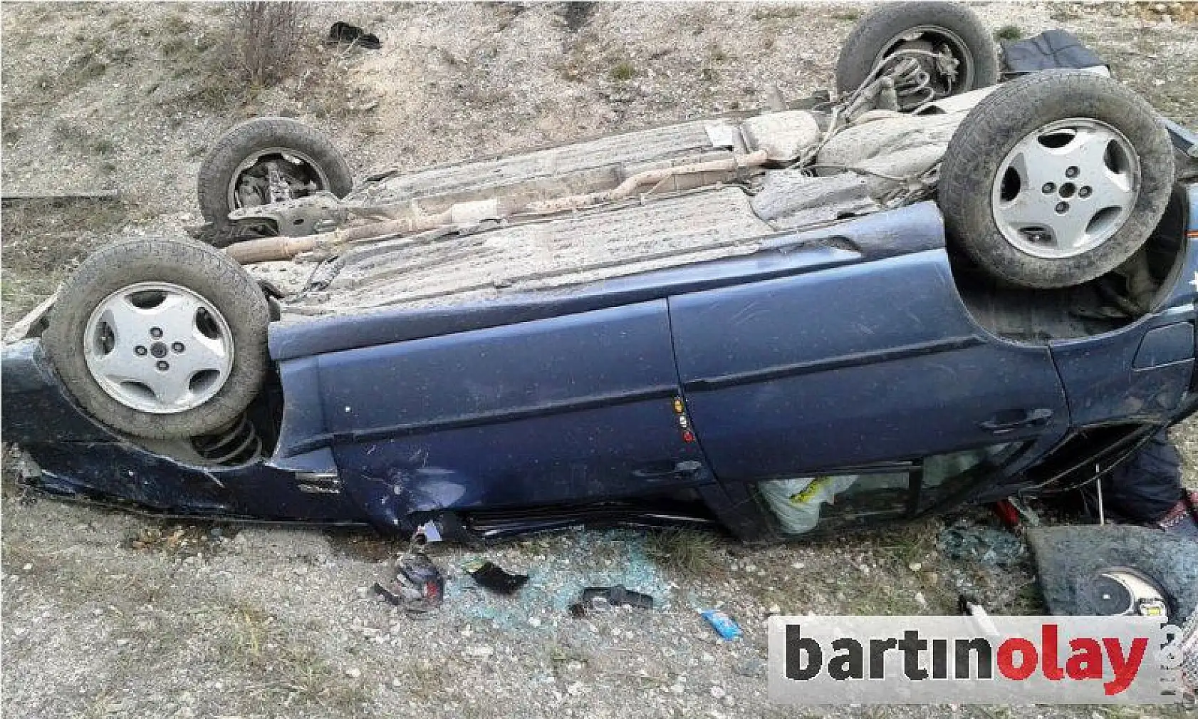 Takla atan otomobil şarampole yuvarlandı