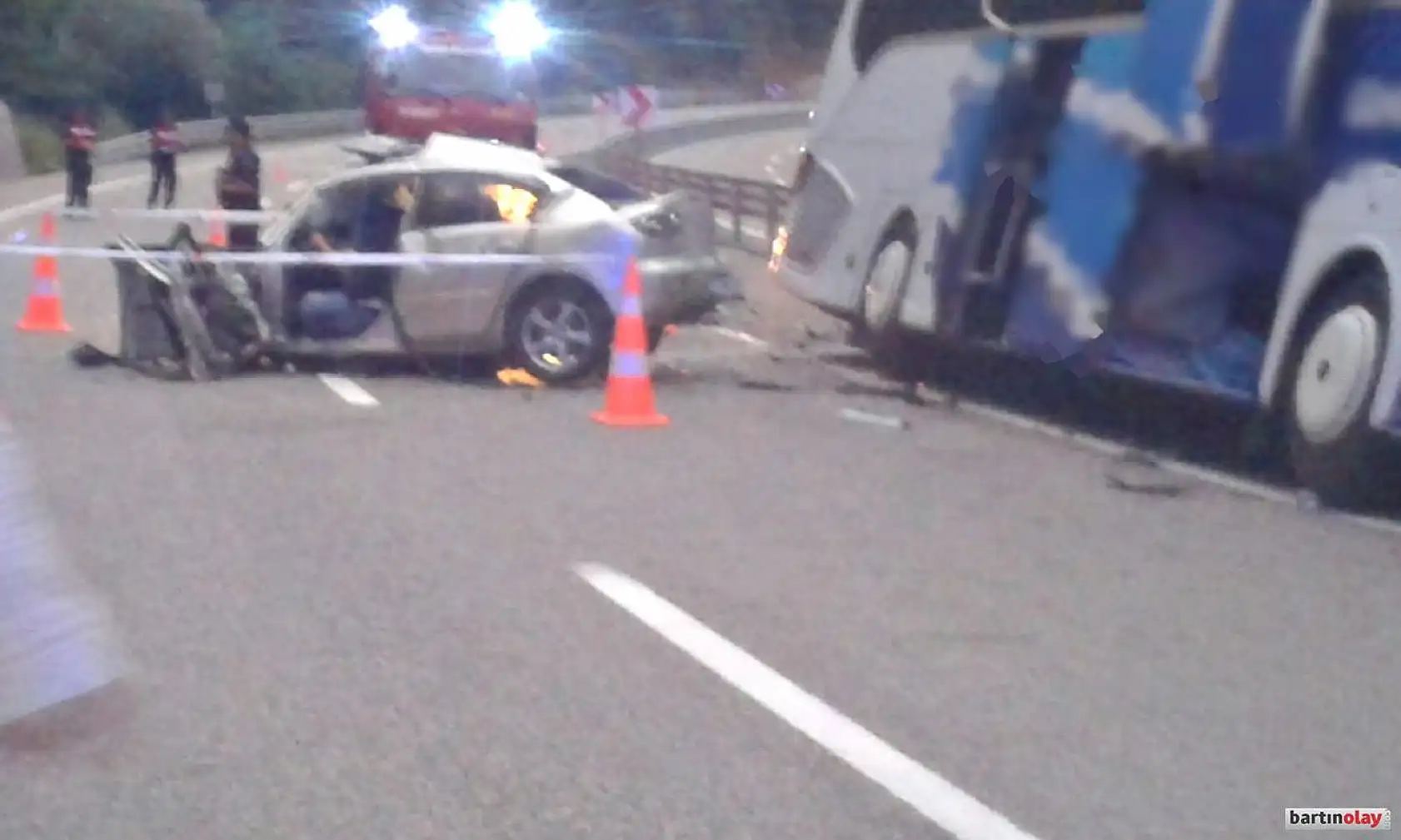 Ters yöne girdi, otobüsle çarpıştı