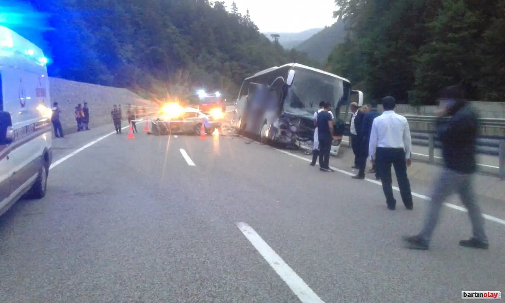 Ters yöne girdi, otobüsle çarpıştı