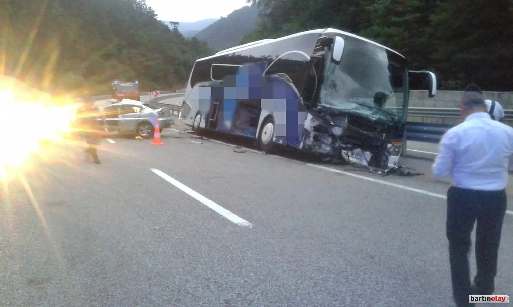 Ters yöne girdi, otobüsle çarpıştı