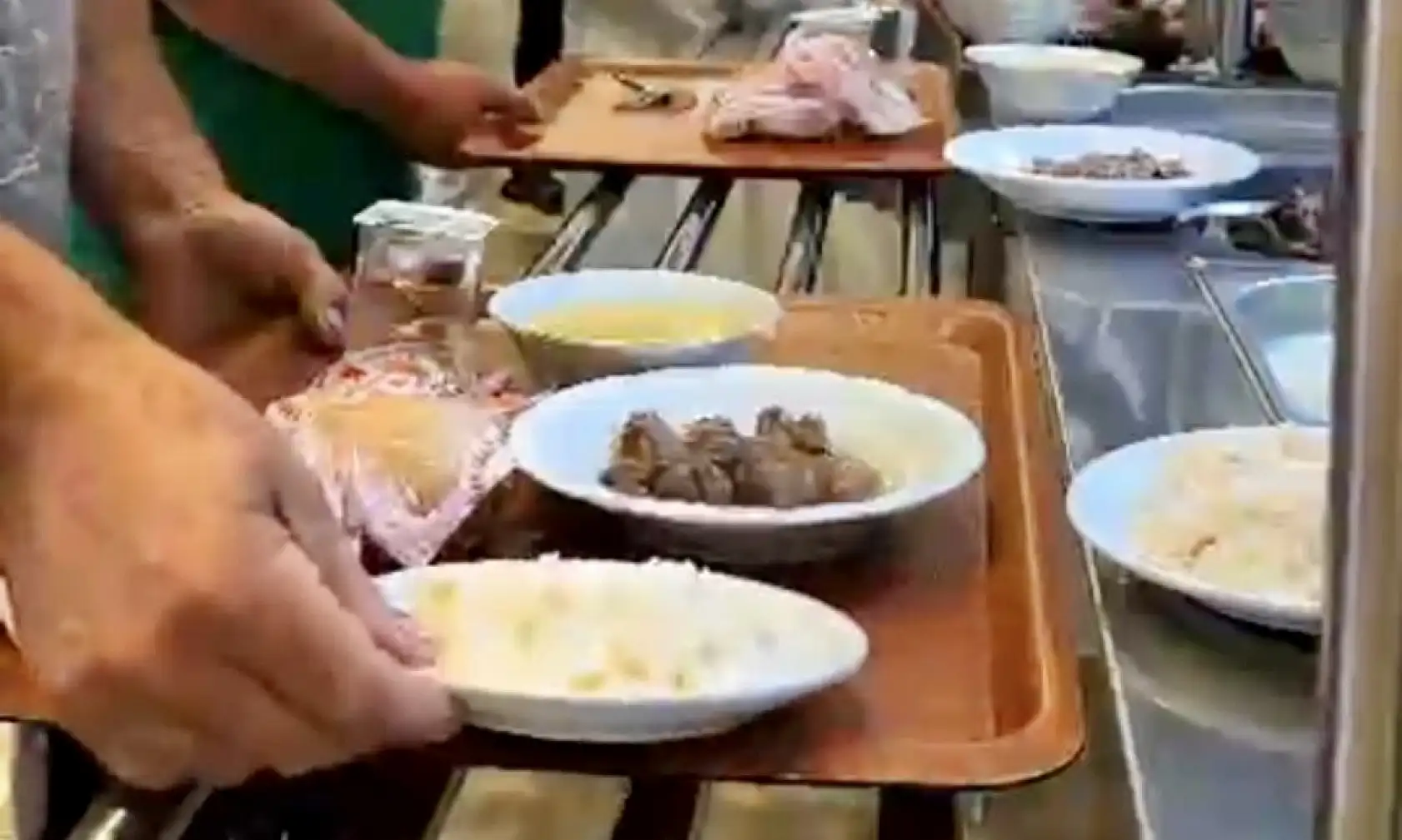 Yemekler neredeyse bedava