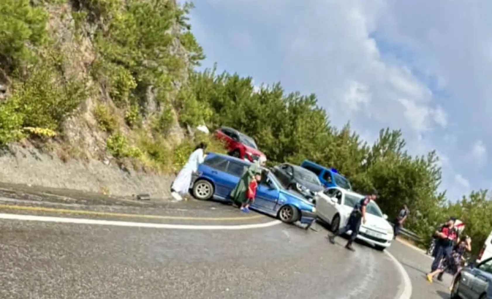 Bartın'da Otomobil ile Minibüs Çarpıştı
