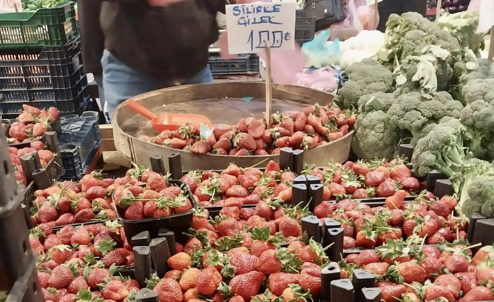 Tezgahlarda dilimli karpuz sürprizi