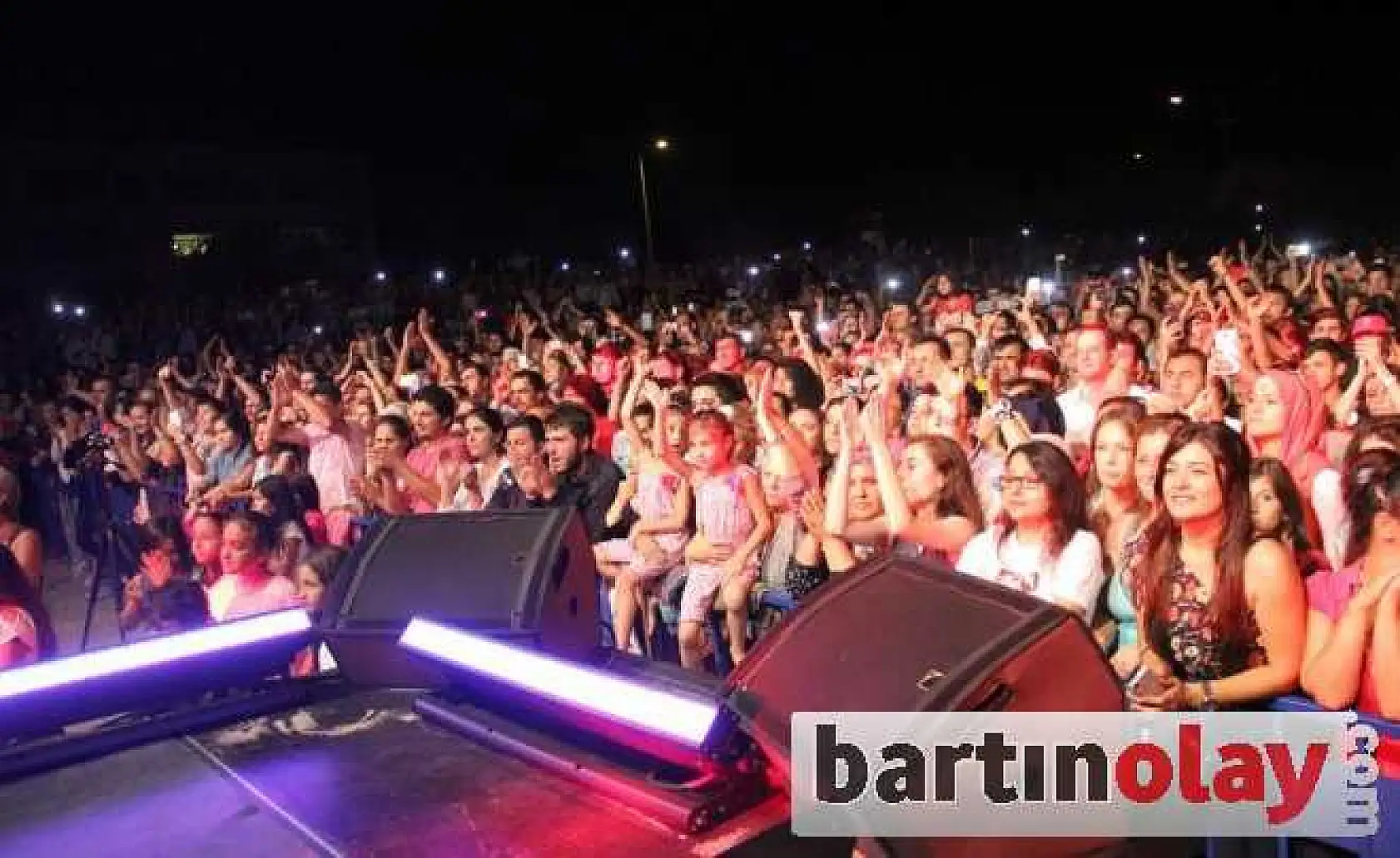 GÖKHAN ÖZEN, BEKAR HAYRANLARINA DUA ETTİ 