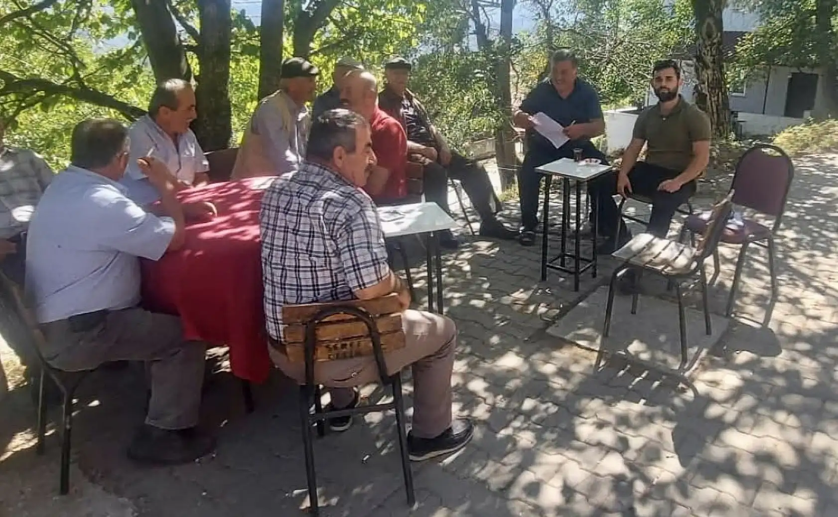 Alın teriyle ıslanan toprak kurumaz