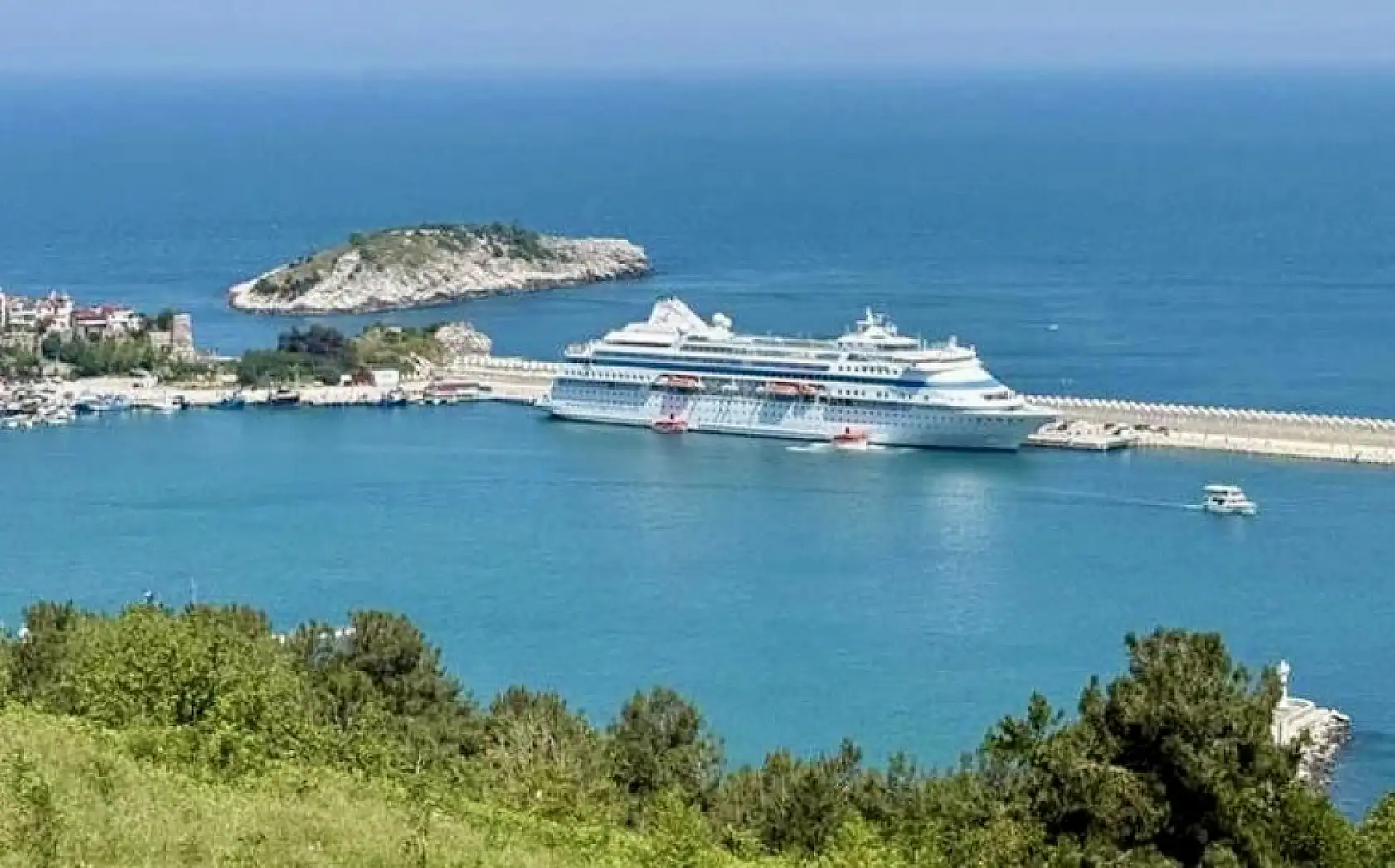 Astoria Grande yine dolup taştı